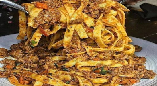 Macarrão-talharim-á-bolonhesa