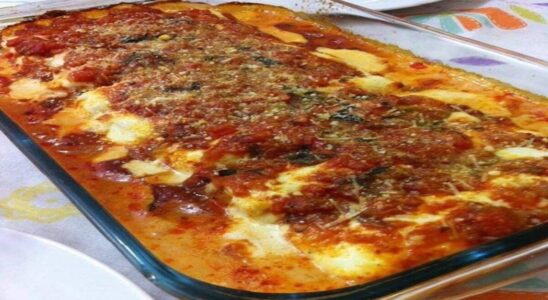 Canelone-Recheado-de-Presunto-e-Queijo-com-Molho-Branco-e-Tomate
